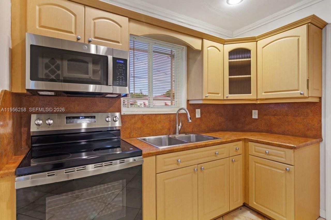 830 NW 74th St, Miami, FL 33150 Photo