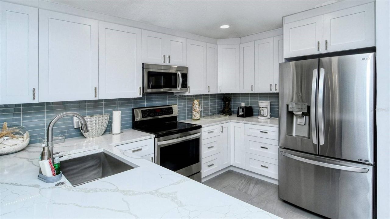 1255 E Peppertree Drive, Unit 101, Sarasota, FL 34242 Photo