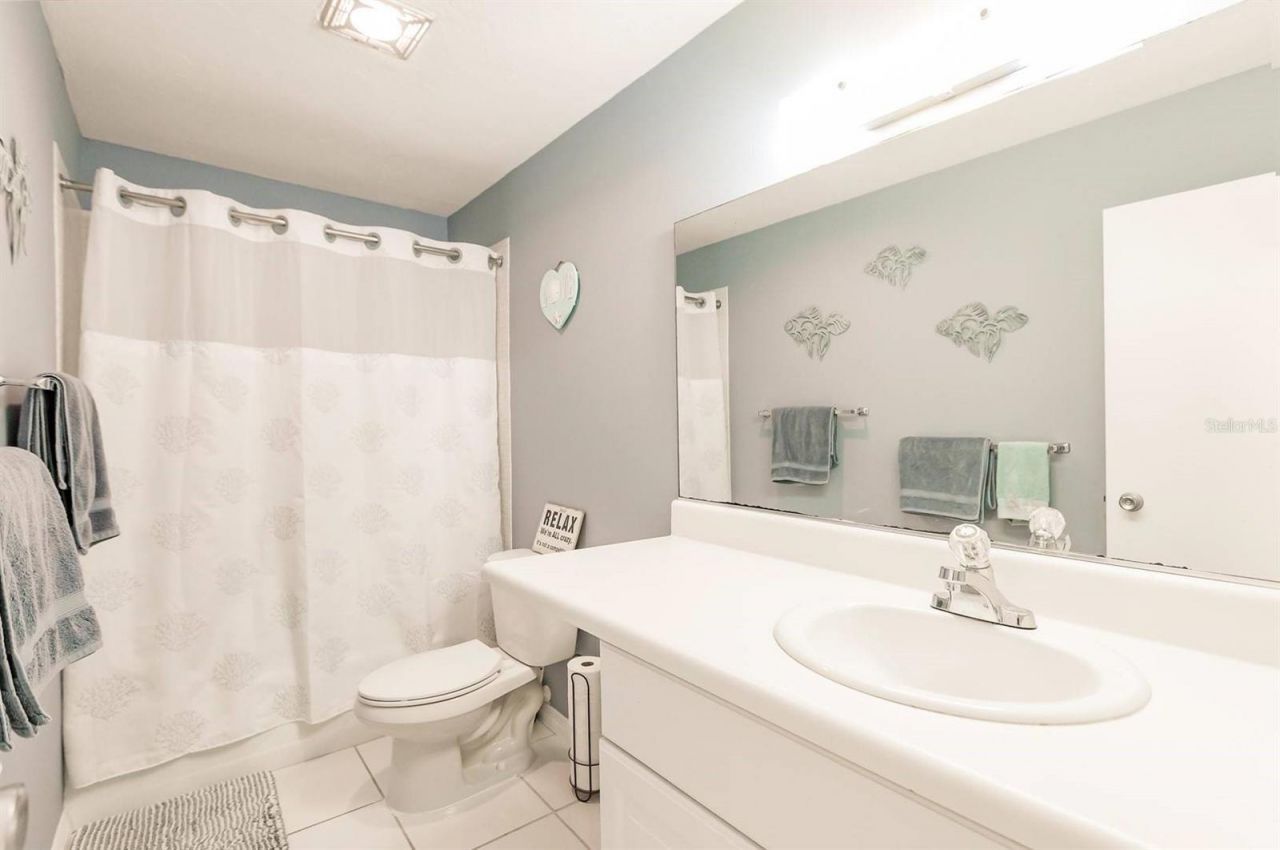 1255 E Peppertree Drive, Unit 501, Sarasota, FL 34242 Photo