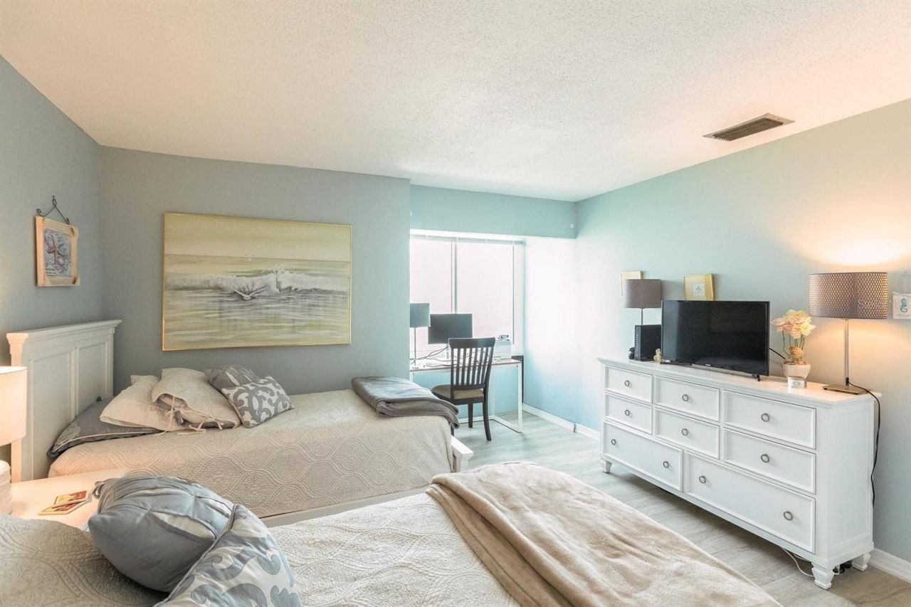 1255 E Peppertree Drive, Unit 501, Sarasota, FL 34242 Photo