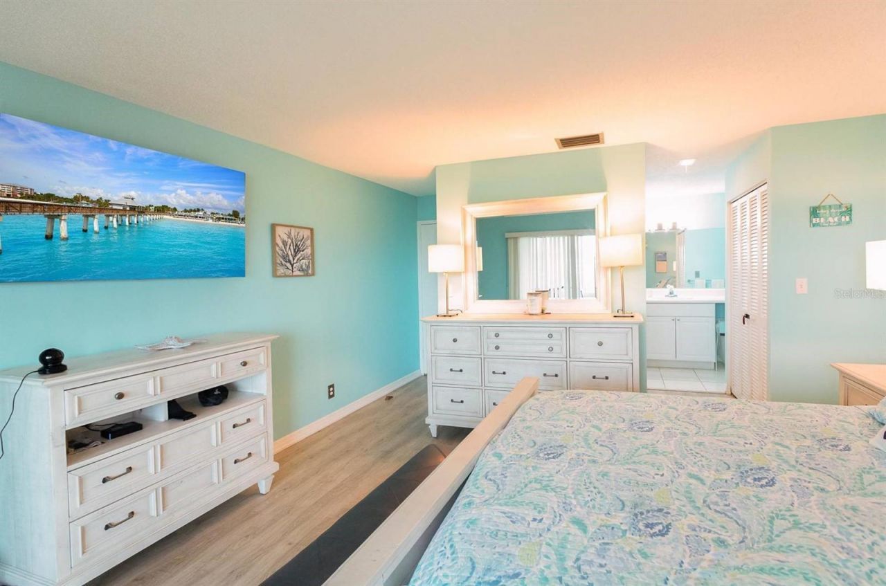 1255 E Peppertree Drive, Unit 501, Sarasota, FL 34242 Photo