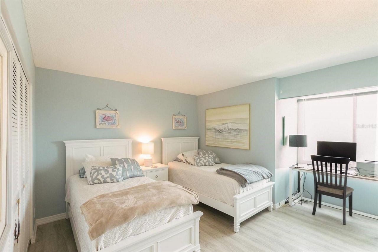 1255 E Peppertree Drive, Unit 501, Sarasota, FL 34242 Photo