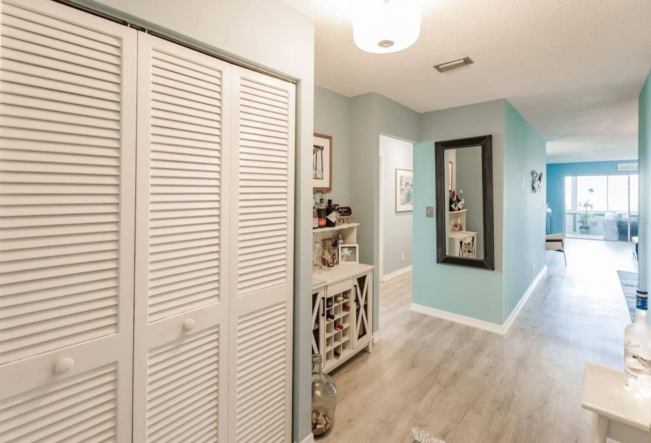 1255 E Peppertree Drive, Unit 501, Sarasota, FL 34242 Photo