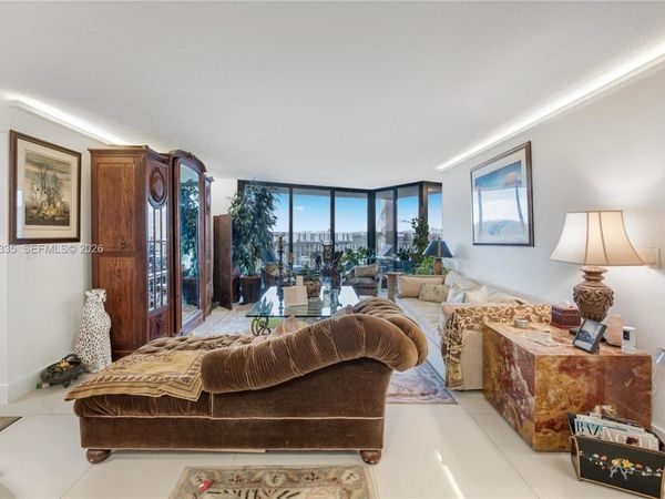 1000 Quayside Ter, Unit 1107, Miami, FL 33138