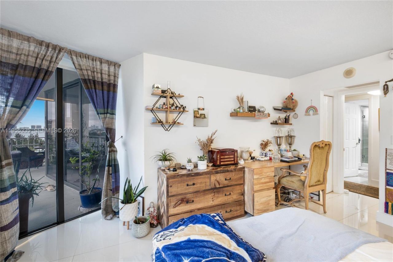 1000 Quayside Ter, Unit 1107, Miami, FL 33138 Photo