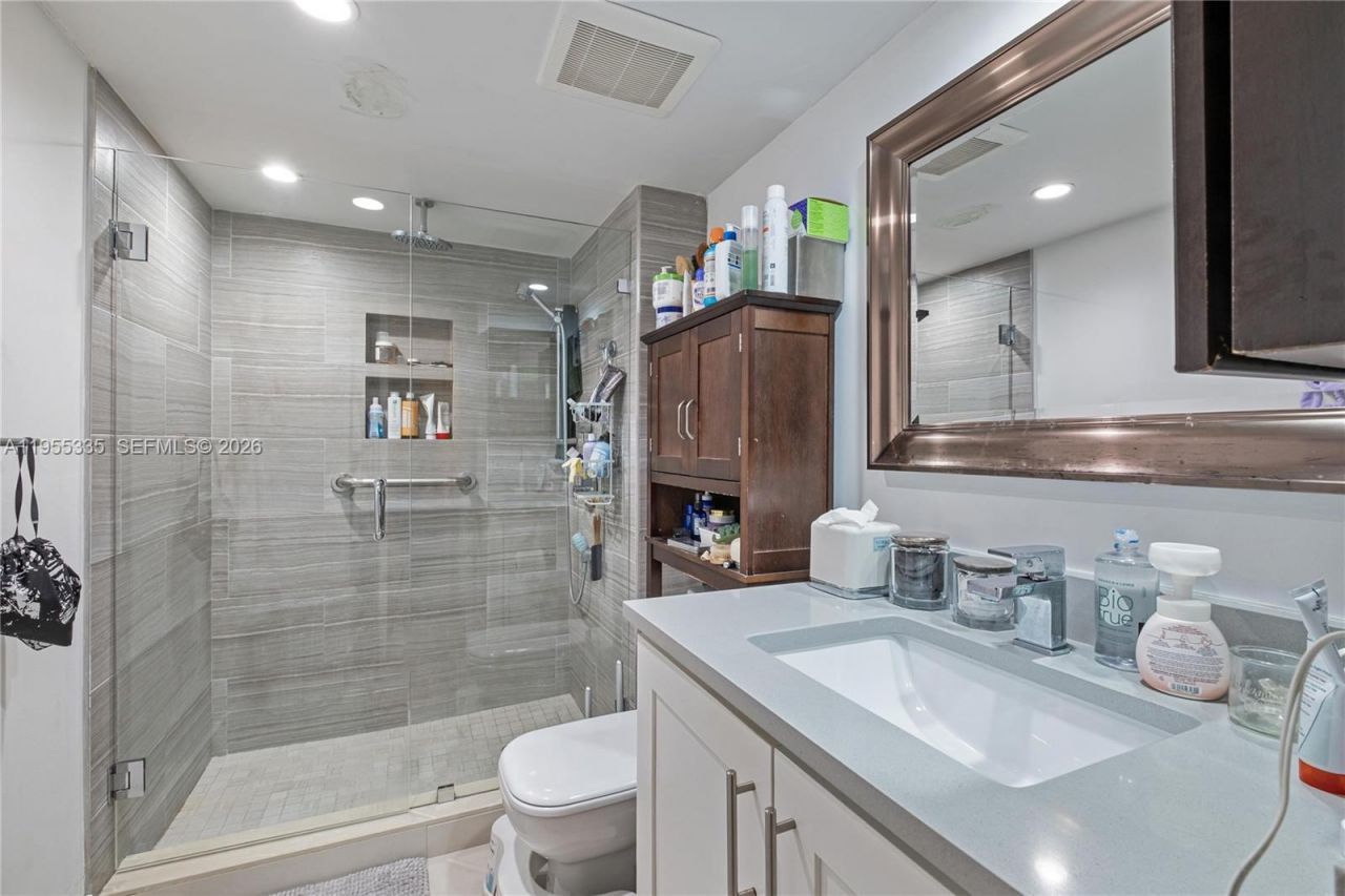 1000 Quayside Ter, Unit 1107, Miami, FL 33138 Photo