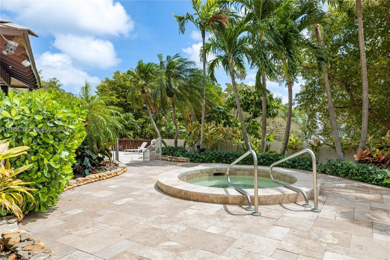 1000 Quayside Ter, Unit 1107, Miami, FL 33138 Photo