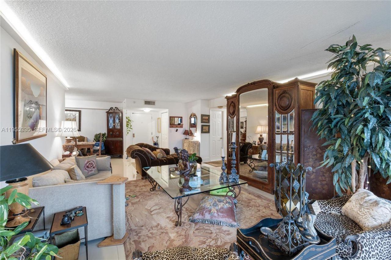 1000 Quayside Ter, Unit 1107, Miami, FL 33138 Photo