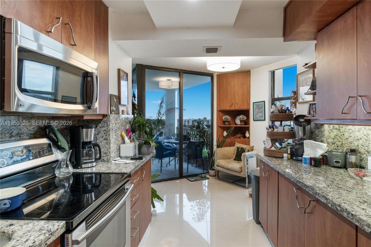 1000 Quayside Ter, Unit 1107, Miami, FL 33138 Photo