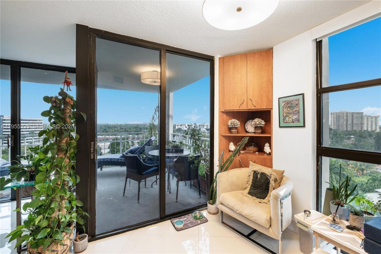 1000 Quayside Ter, Unit 1107, Miami, FL 33138 Photo