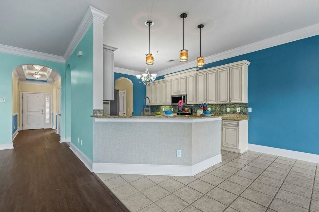 265 Venice Way Photo 12