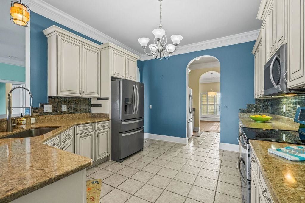 265 Venice Way Photo 7