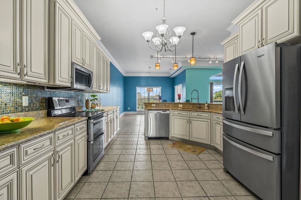 265 Venice Way Photo 9