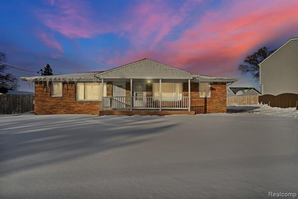 1076 W Kurtz Avenue, Mt. Morris Township, MI 48505 Main Photo