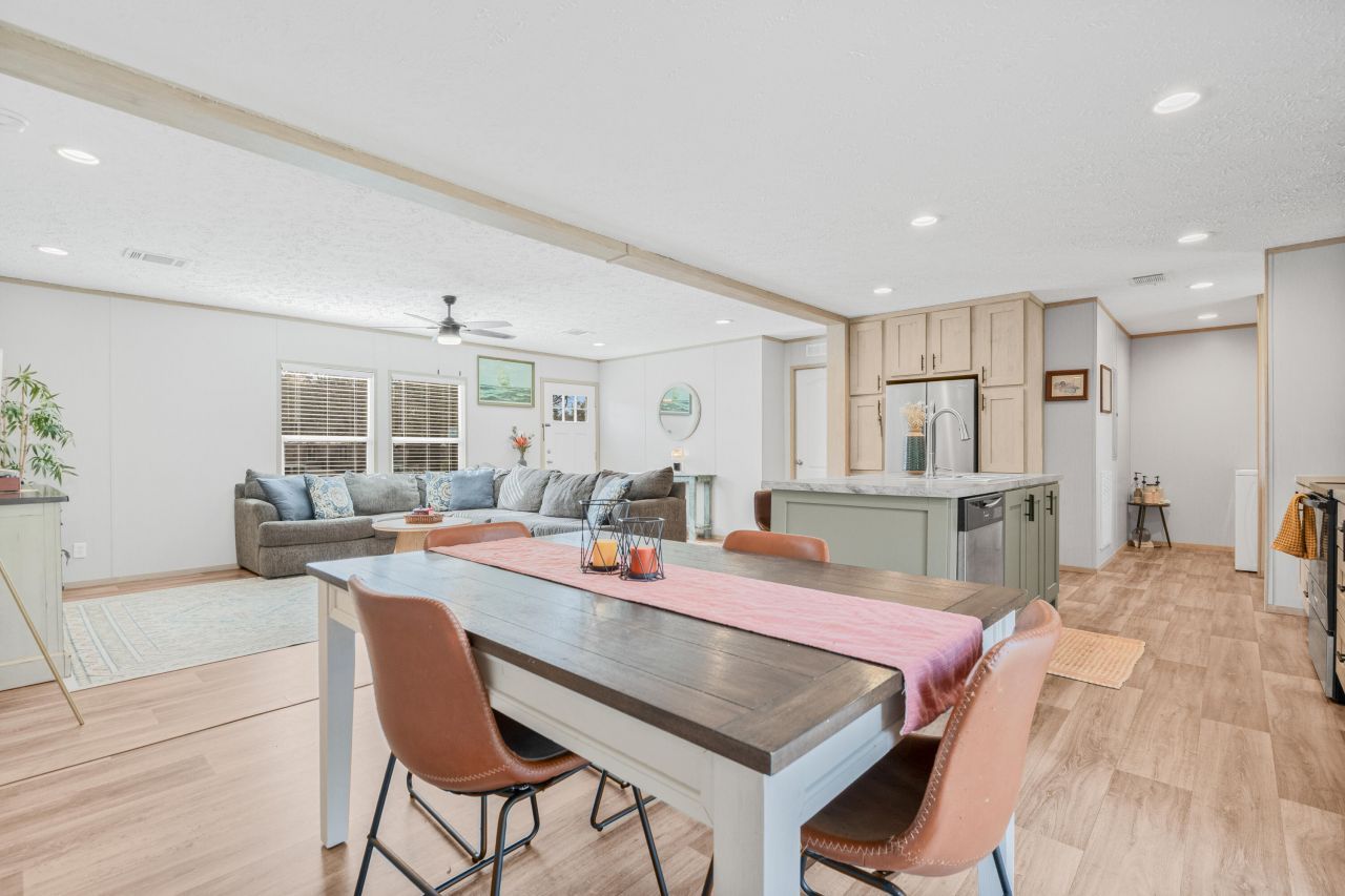 116 E Church Street Photo 12