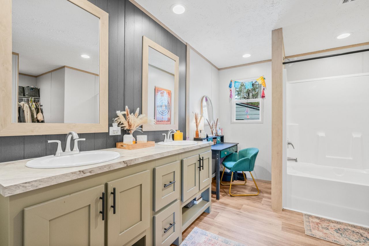 116 E Church Street Photo 25