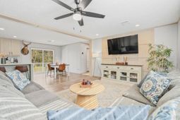 116 E Church Street photo 4