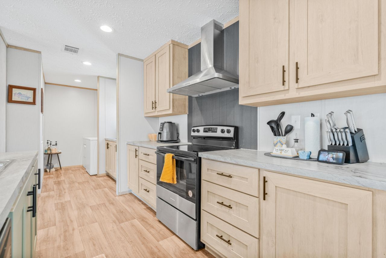 116 E Church Street Photo 8