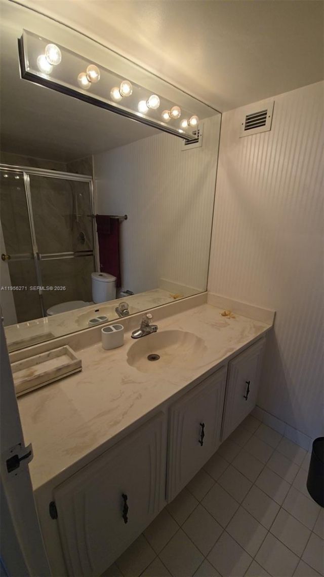 601 Three Islands Blvd, Unit 107, Hallandale Beach, FL 33009 Photo