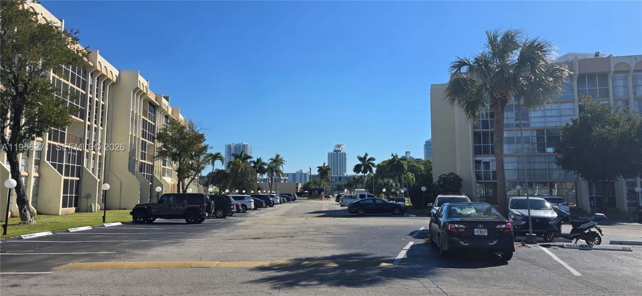 601 Three Islands Blvd, Unit 107, Hallandale Beach, FL 33009 Photo