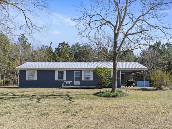 99 Lavell Slade Ln., Lumberton, MS 39455