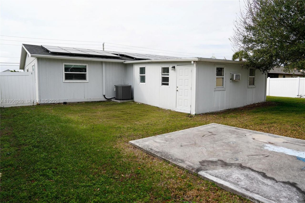821 Barber St, Sebastian, FL 32958 Photo