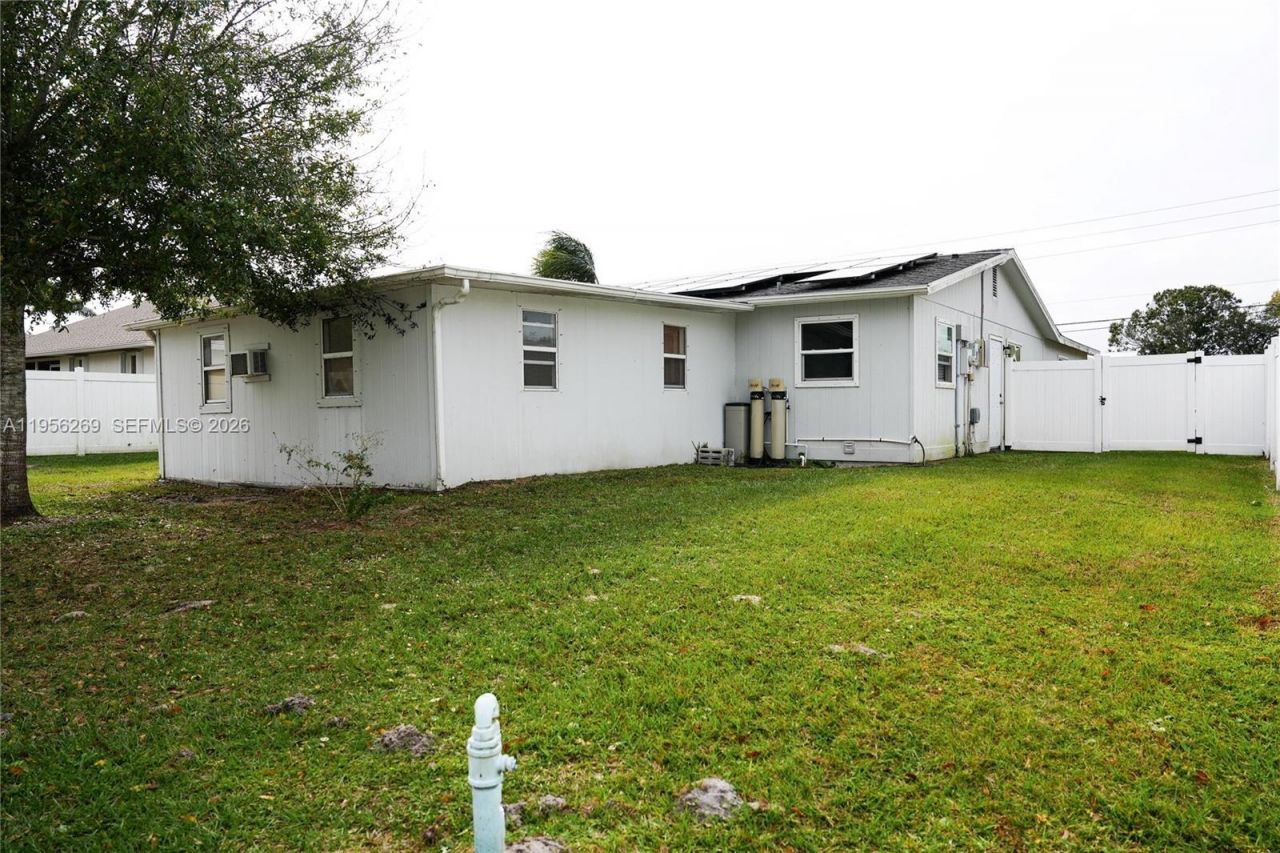 821 Barber St, Sebastian, FL 32958 Photo