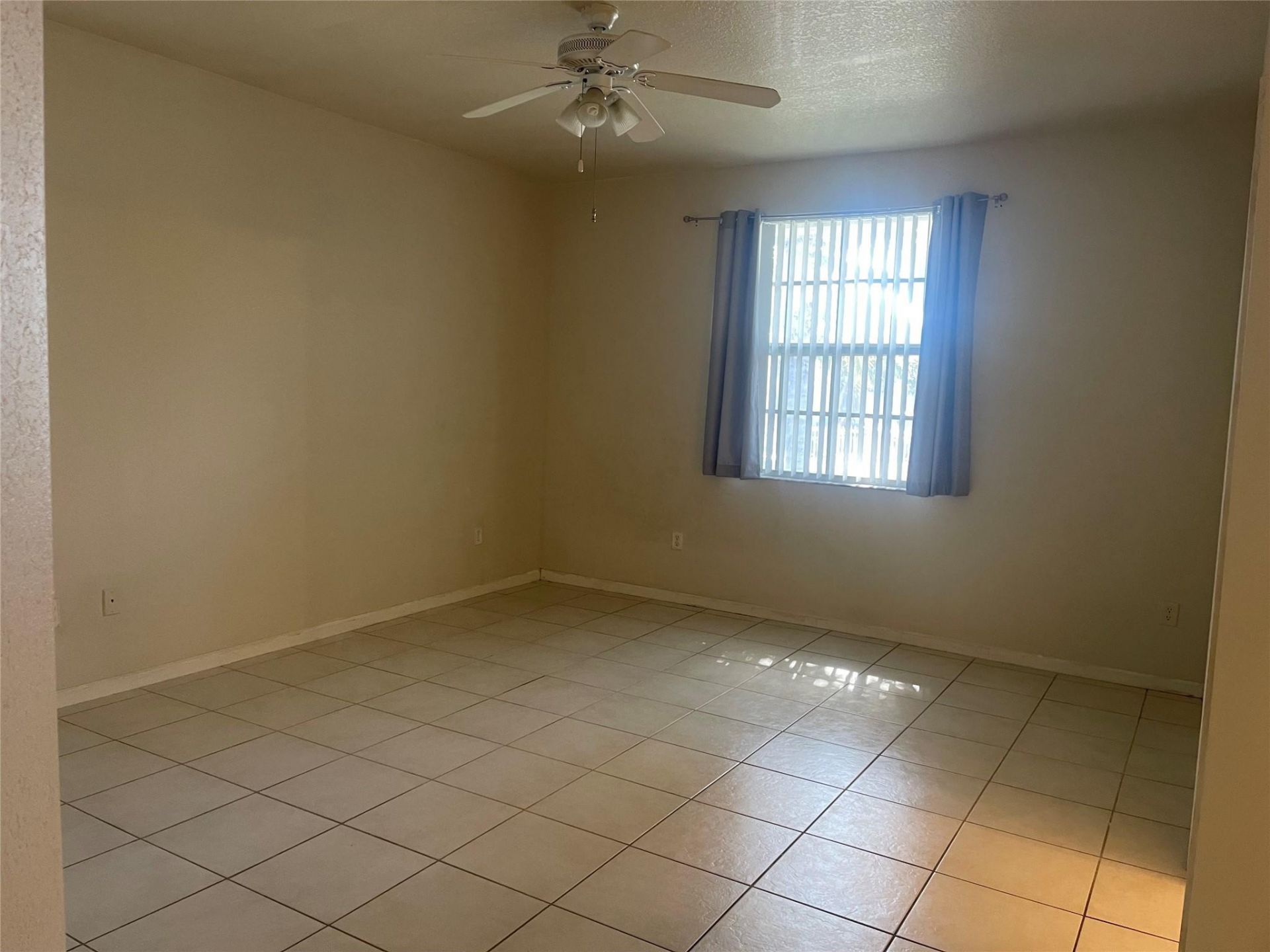 717 NE 4th Street, Hallandale Beach, FL 33009 Photo