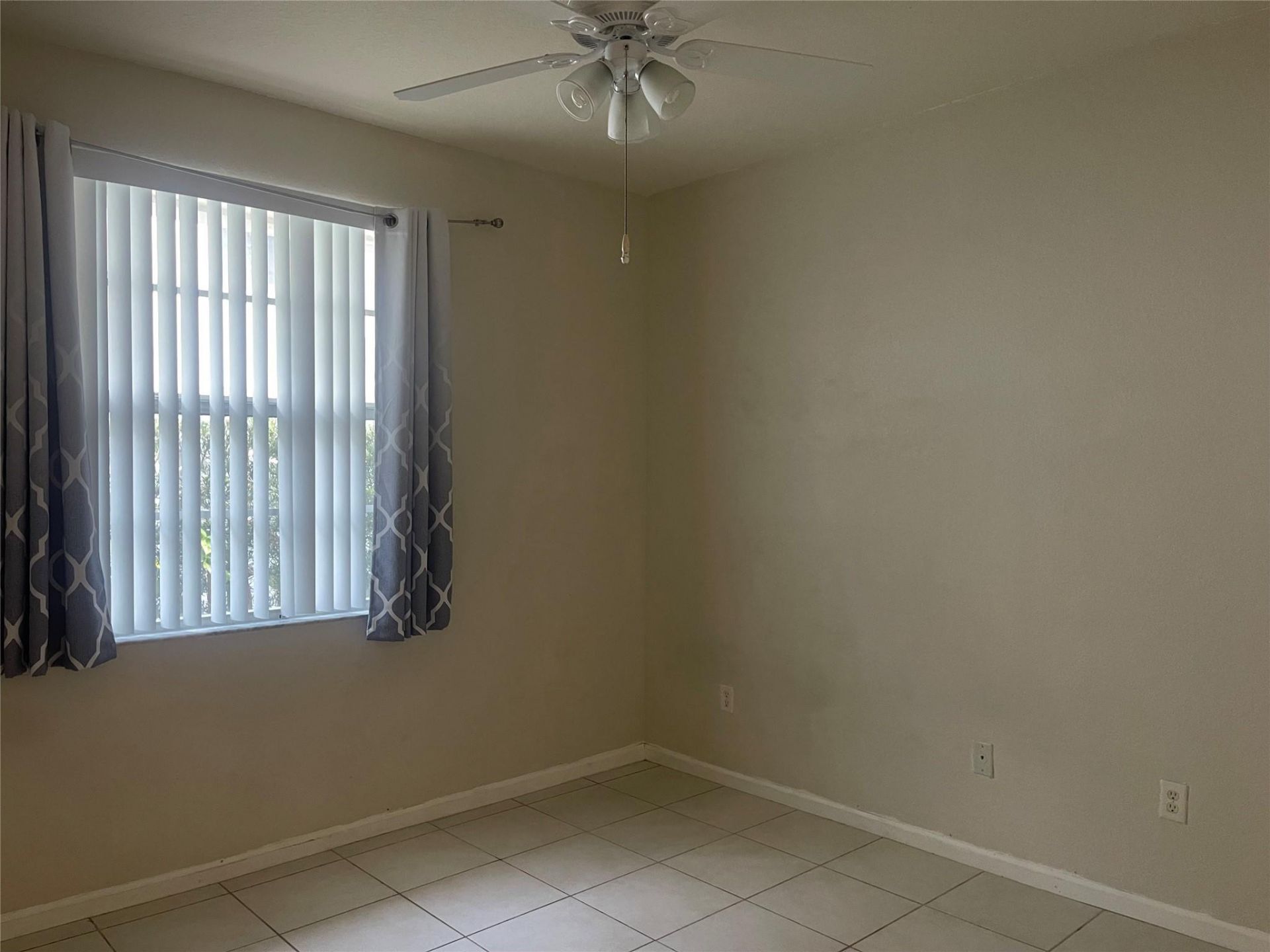 717 NE 4th Street, Hallandale Beach, FL 33009 Photo