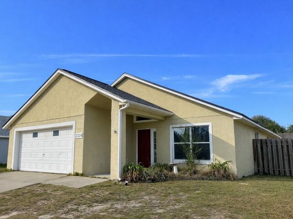 2329 SOUTH AVENUE, LEESBURG, FL 34748