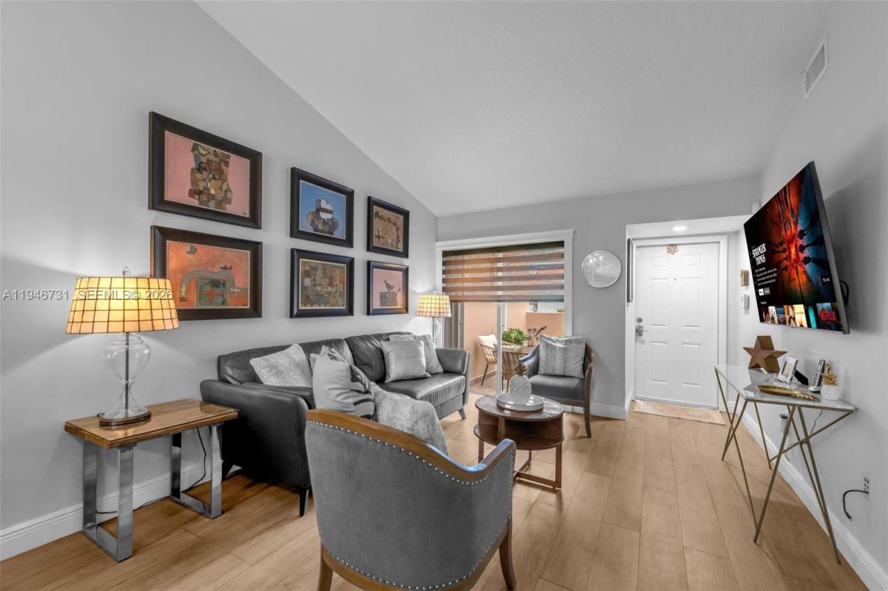 10305 SW 154th Cir Ct, Unit 26, Miami, FL 33196 Photo