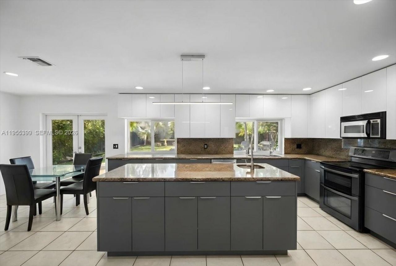 2560 Bass Way, Cooper City, FL 33026 Photo