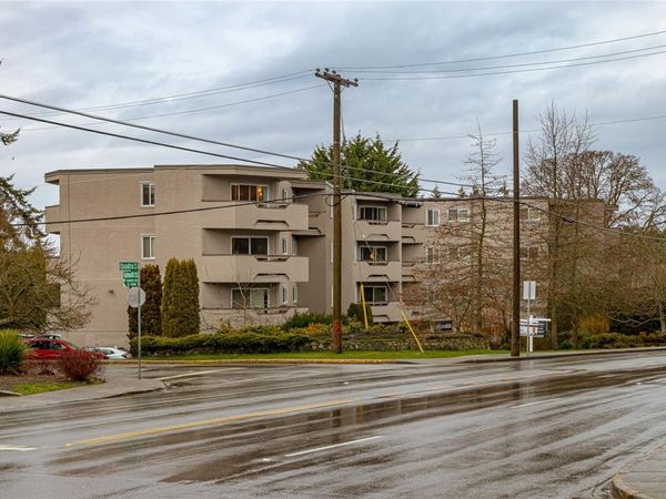 3800 Quadra St, Unit 206, Saanich, BC V8X 1H8