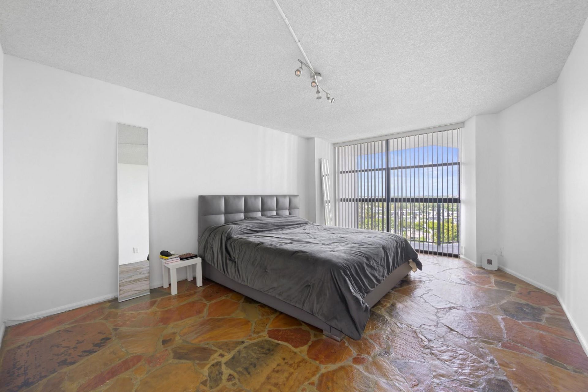 600 Parkview Drive, Unit 1111 (PH11, Hallandale Beach, FL 33009 Photo