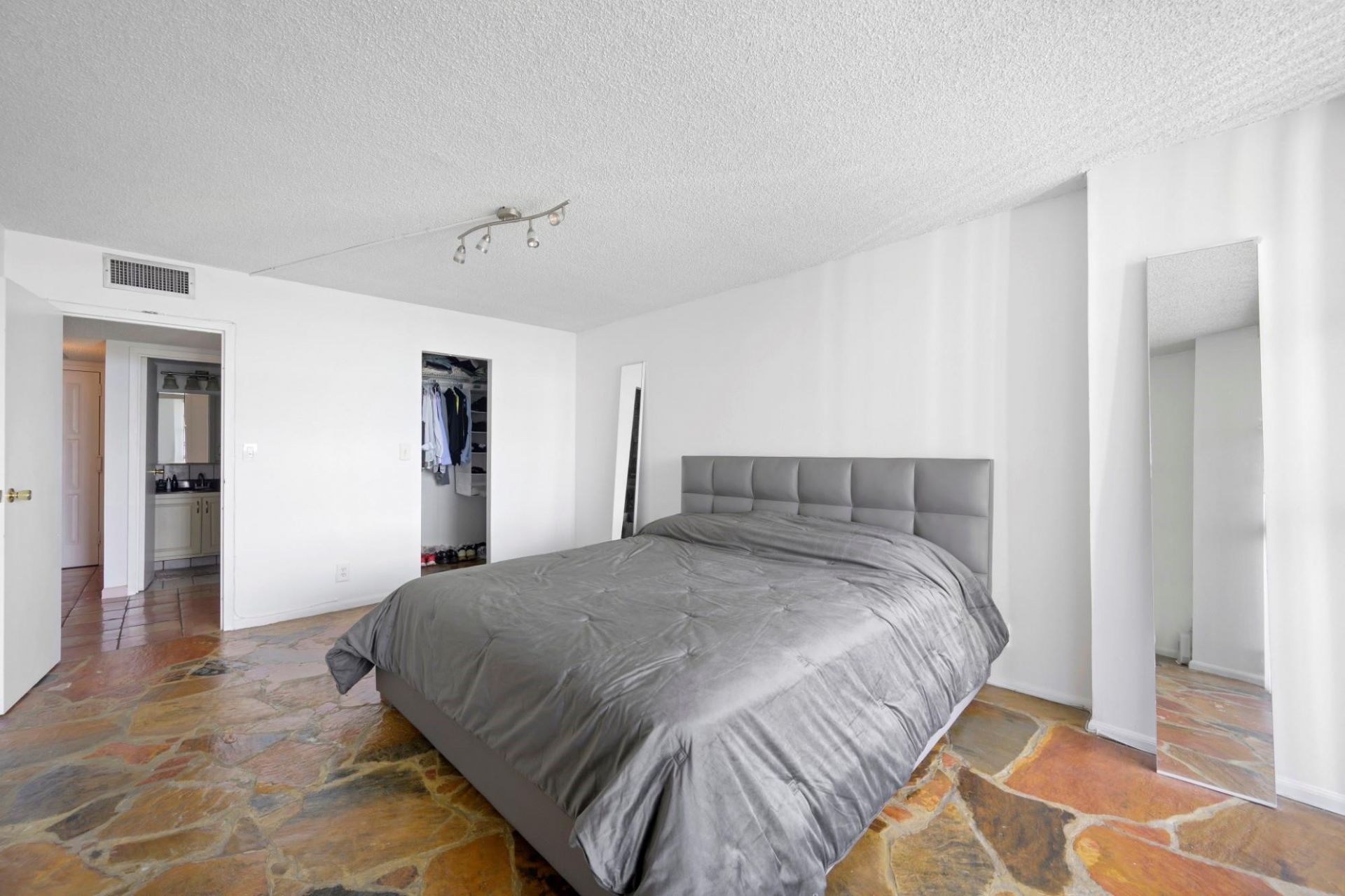 600 Parkview Drive, Unit 1111 (PH11, Hallandale Beach, FL 33009 Photo