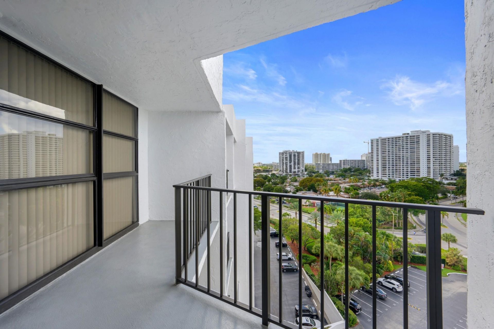 600 Parkview Drive, Unit 1111 (PH11, Hallandale Beach, FL 33009 Photo