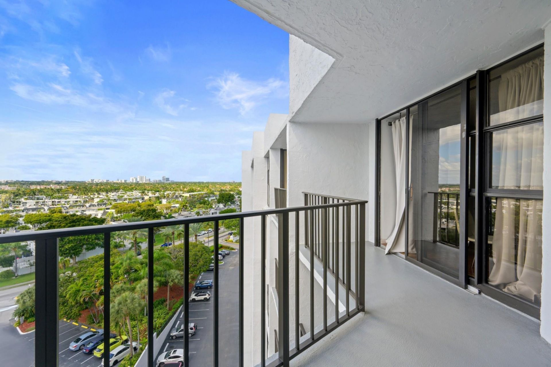 600 Parkview Drive, Unit 1111 (PH11, Hallandale Beach, FL 33009 Photo