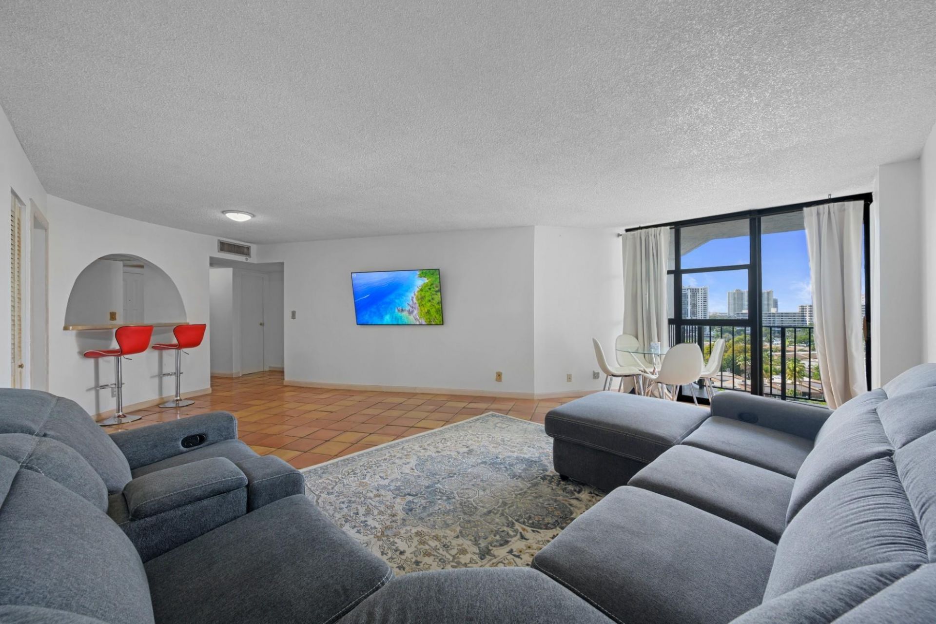 600 Parkview Drive, Unit 1111 (PH11, Hallandale Beach, FL 33009 Photo