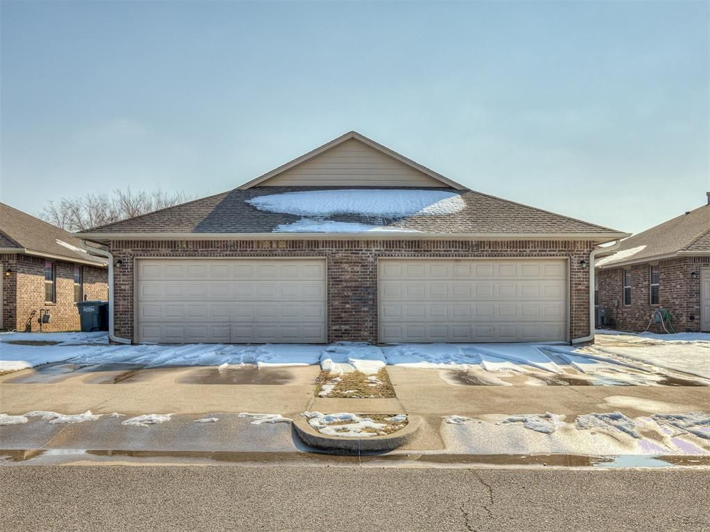 122 Ashley Drive, Unit 120 & 122, Edmond, OK 73003 Main Photo