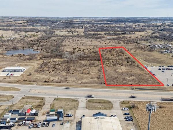 14th St & E Hubbard Rd , Ponca City, OK 74604