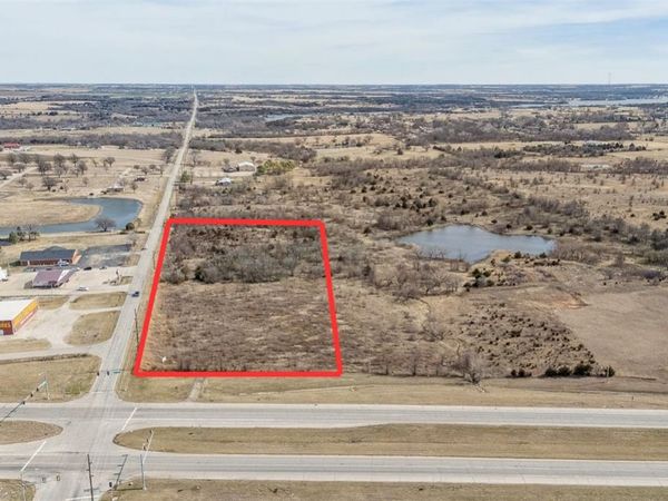 14th St & E Hubbard Rd , Ponca City, OK 74604