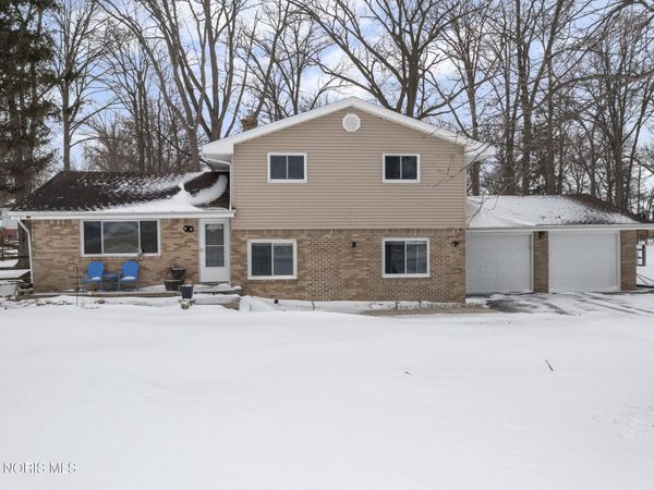 1611 Latcha Road, Millbury, OH 43447