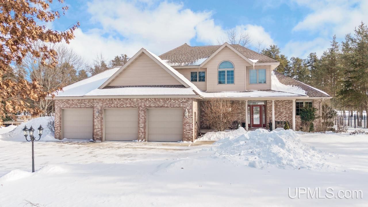 7726 N Lake Bluff O.5 Drive, Escanaba Twp, MI 49837 Main Photo