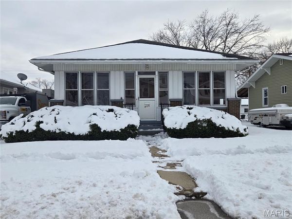 806 E Lorena Avenue , Wood River, IL 62095