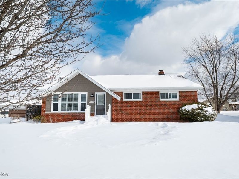 1709 Roselawn Road, Mayfield Heights, OH 44124 Photo 1