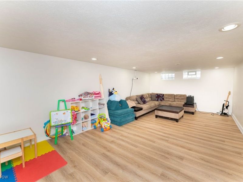 1709 Roselawn Road, Mayfield Heights, OH 44124 Photo 24