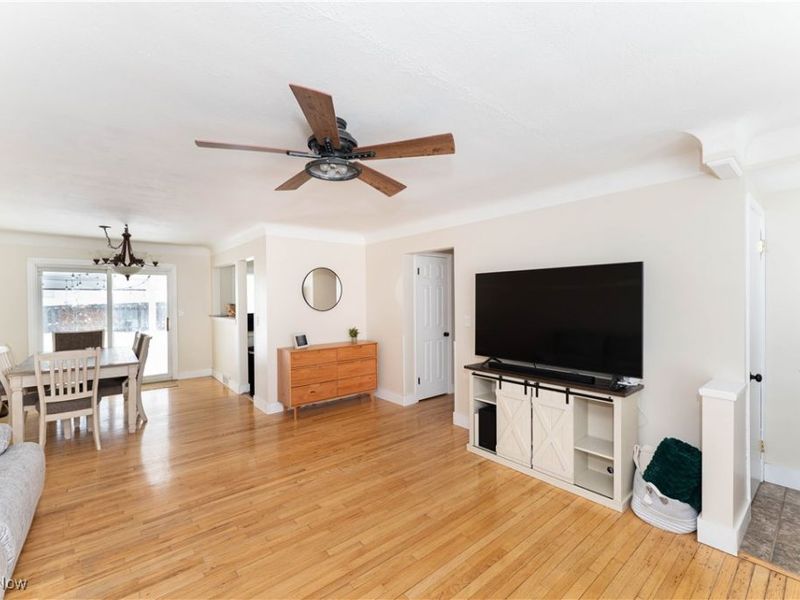 1709 Roselawn Road, Mayfield Heights, OH 44124 Photo 4