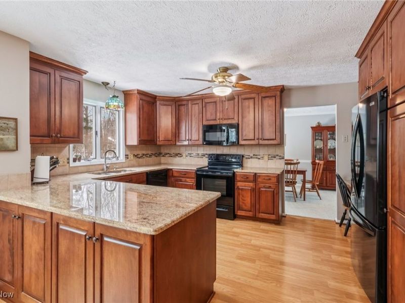 396 Creekside Drive, Avon Lake, OH 44012 Photo 16