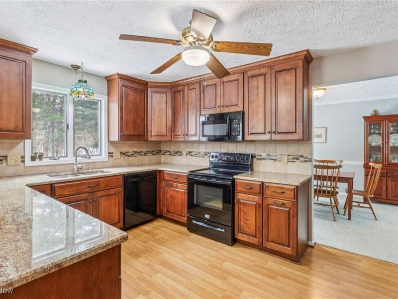 396 Creekside Drive, Avon Lake, OH 44012 Photo 17