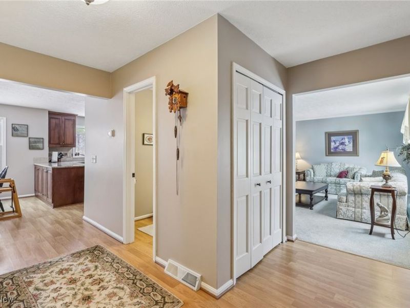 396 Creekside Drive, Avon Lake, OH 44012 Photo 3